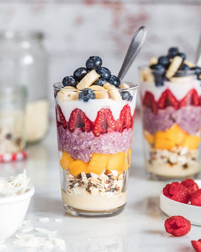Vanilla Pudding Breakfast Jars with Muesli and Fruit by