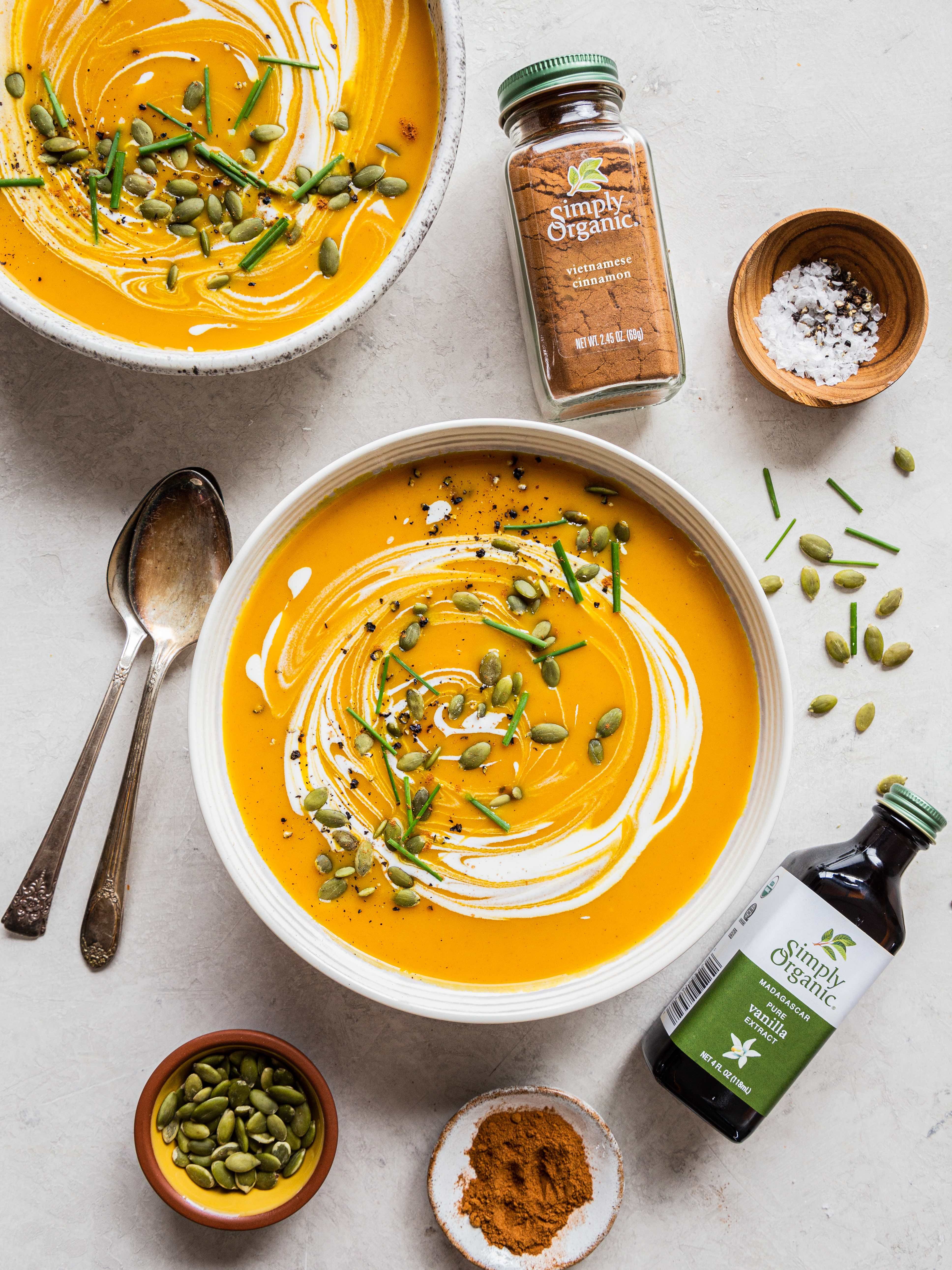 How to Make Butternut Squash, Apple, and Cinnamon Vanilla Soup Video