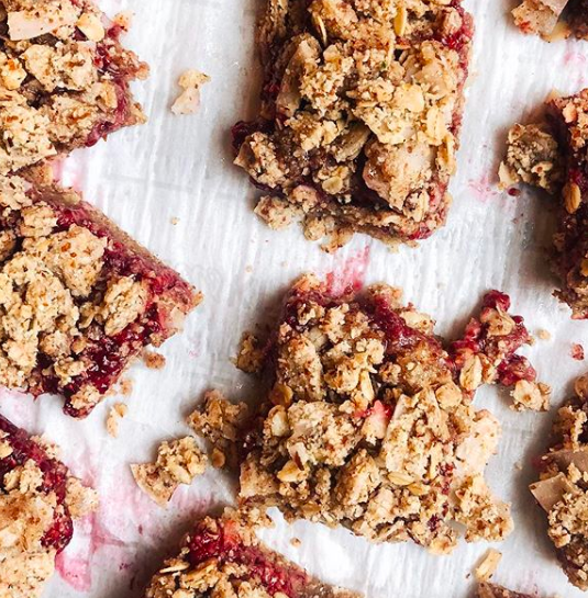 Gluten-Free Raspberry Crumble Bars by wellnesswithlinds | Quick & Easy ...