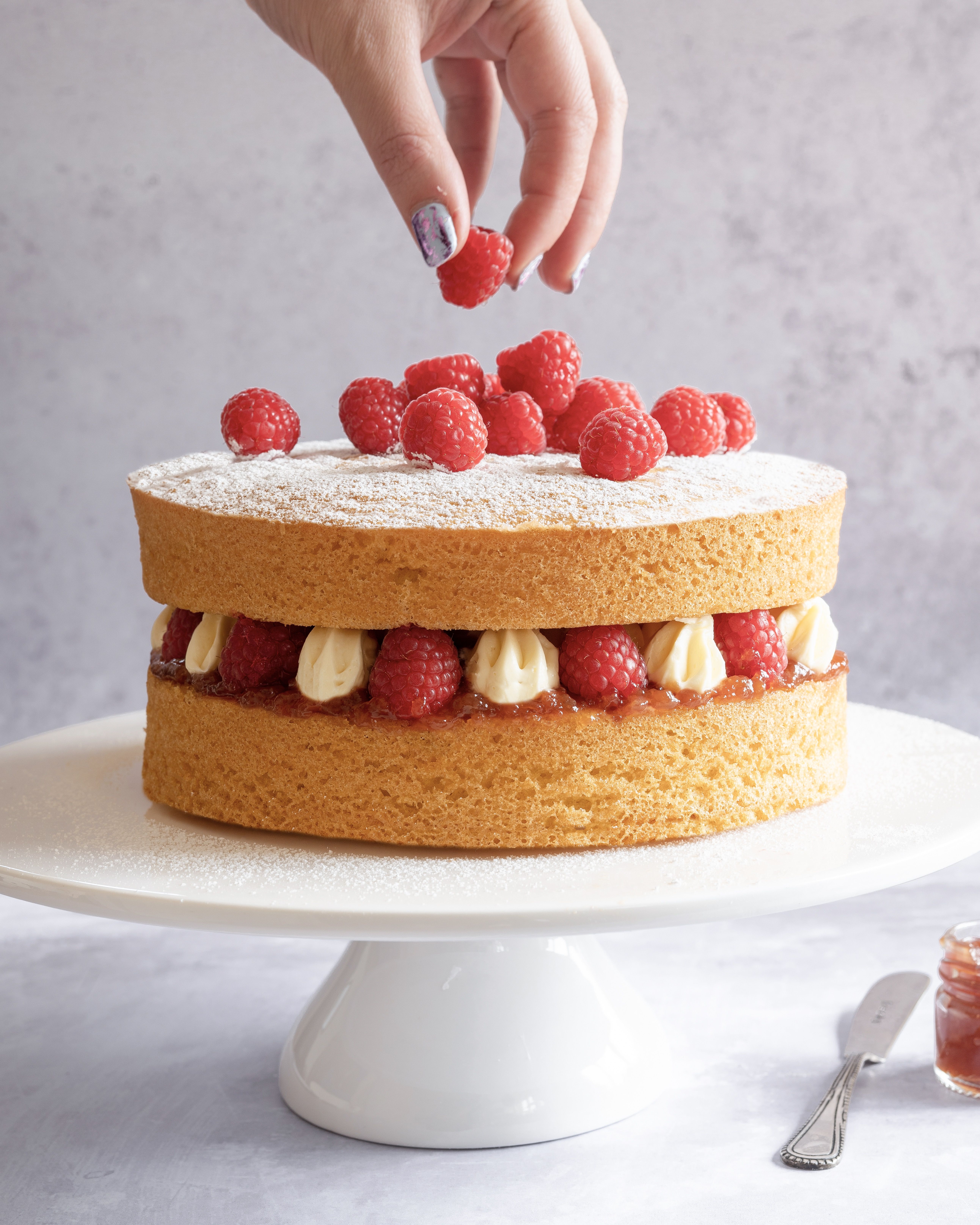 Featured image of post Steps to Make Victoria Sponge Cake Delivery Uk