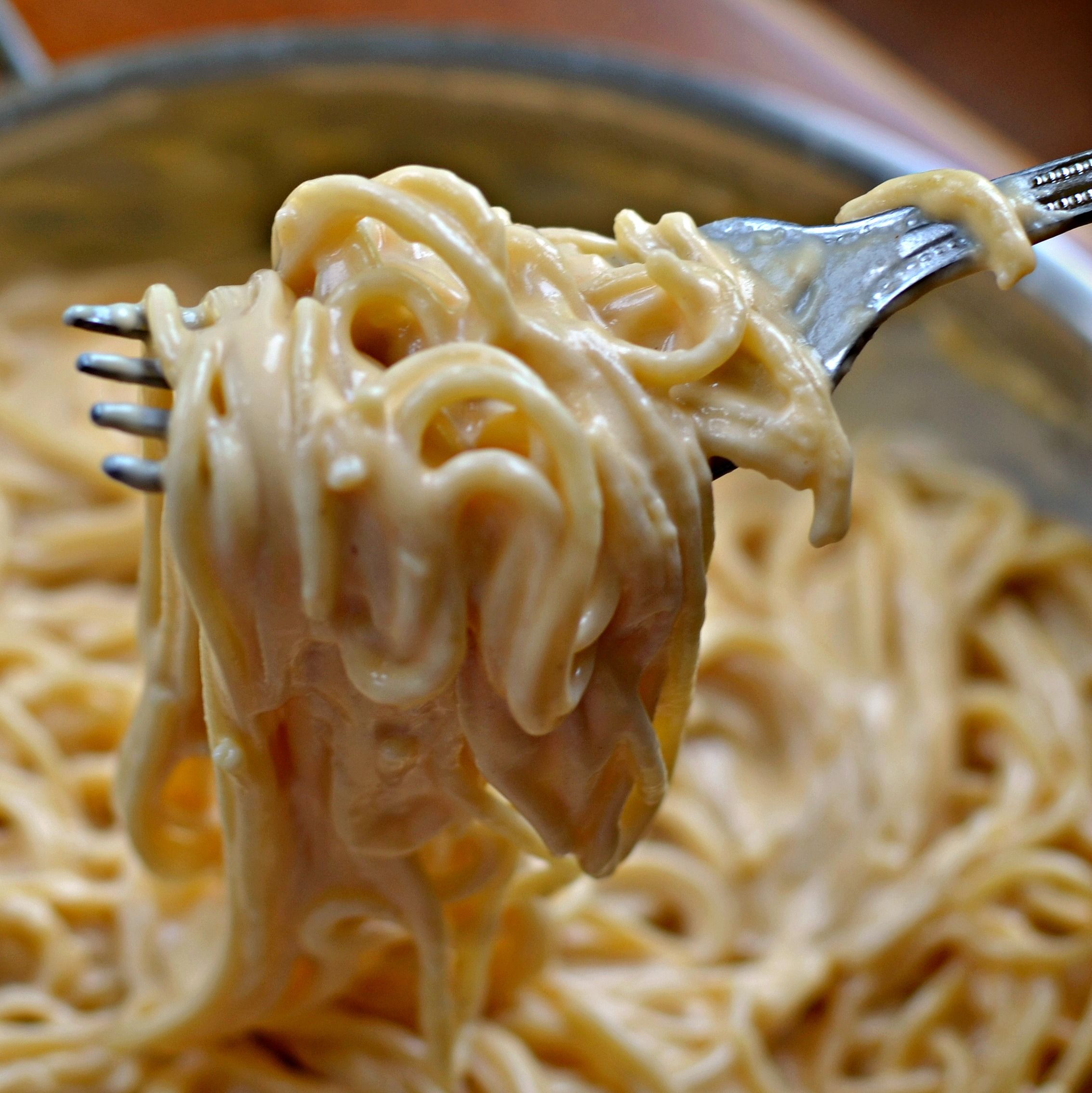 Приготовление лапши с сыром. Паста спагетти. Лапша спагетти. Лапша с сыром. Спагетти с сыром.