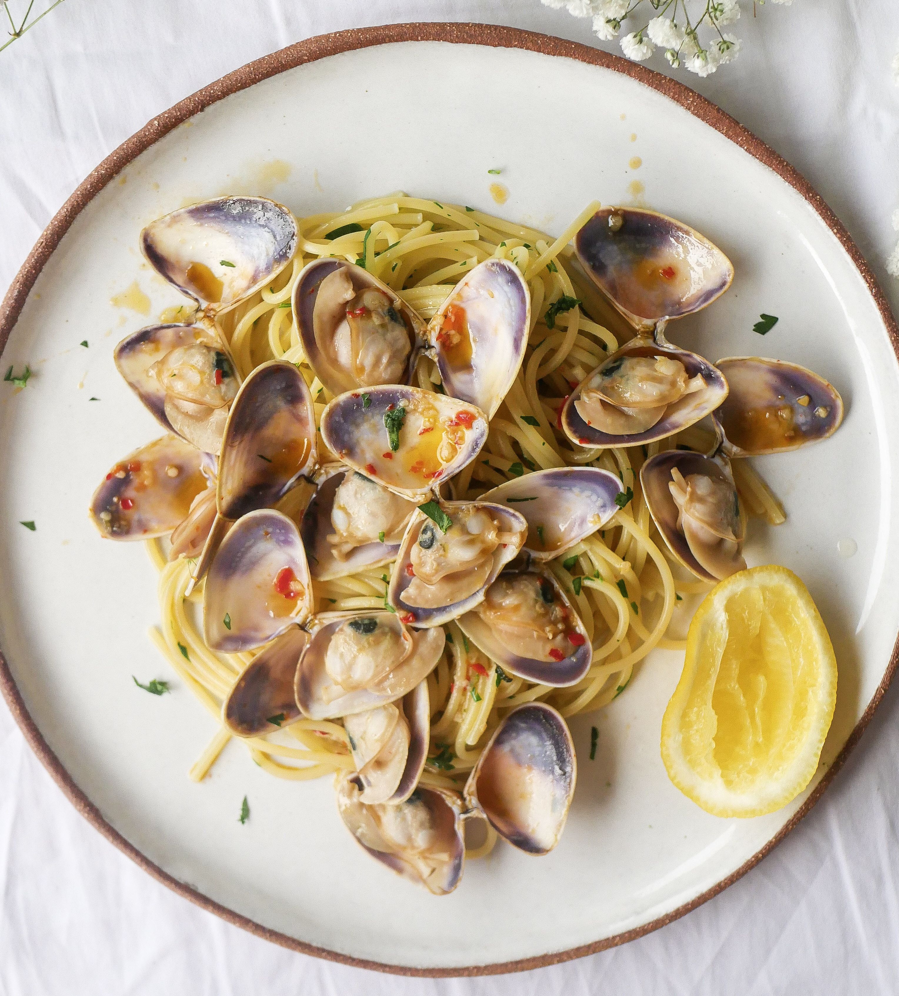 Spaghetti Alle Vongole recipe by Daenâ€™s Kitchen | The Feedfeed