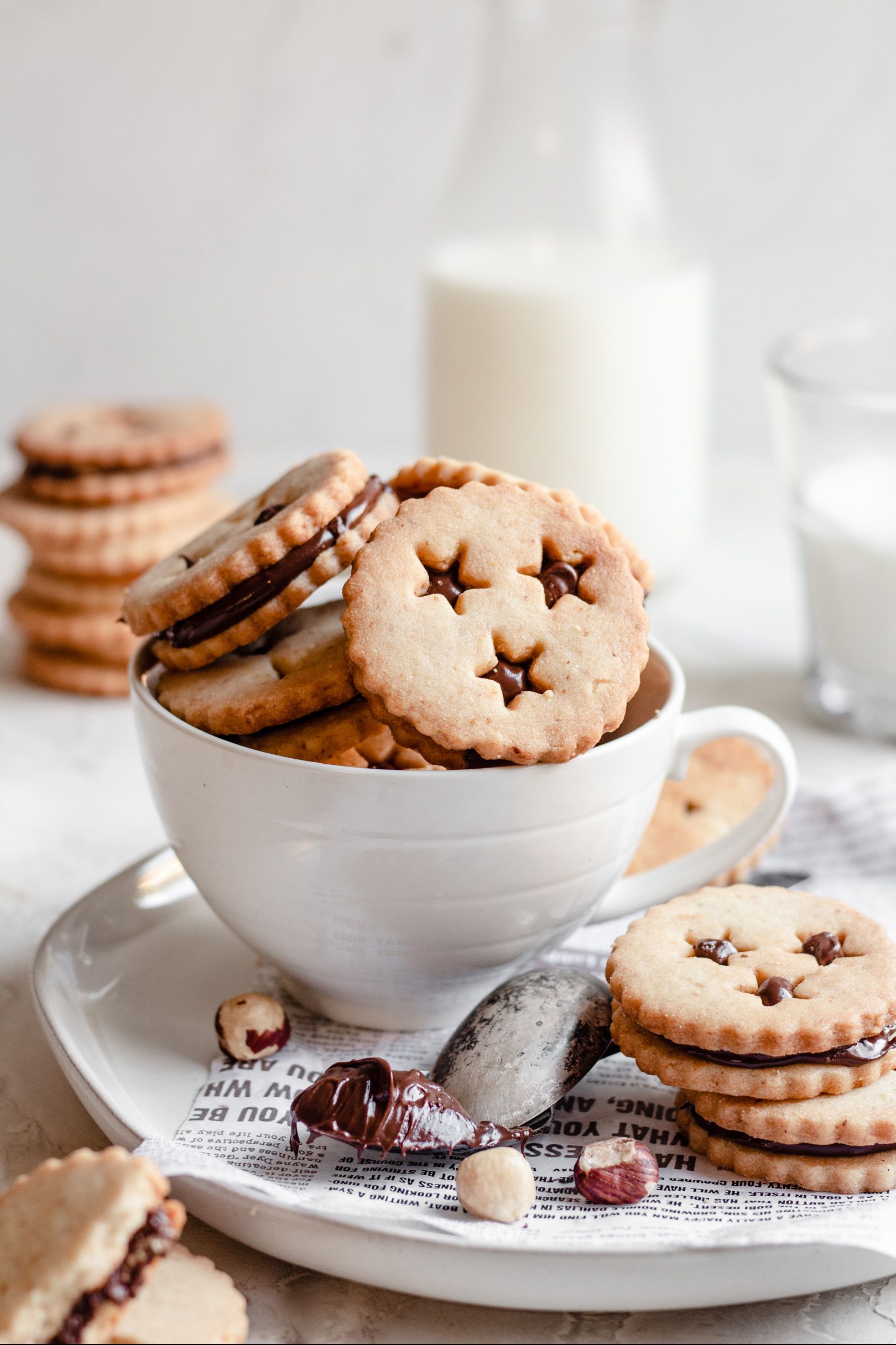 linzer cookies with hazelnuts