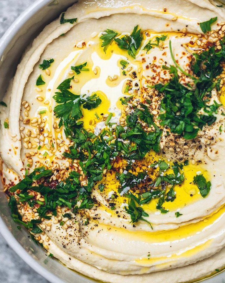 dødbringende Udvej Bluebell Creamy Hummus with Garlic, Toasted Sesame and Parsley Topping by  herbs_and_roots | Quick & Easy Recipe | The Feedfeed