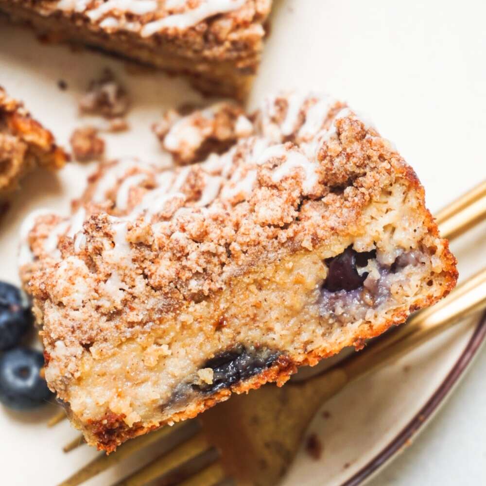 Blueberry Oatmeal and Coffee: A Perfect Pairing for a Healthy and Flavorful Breakfast