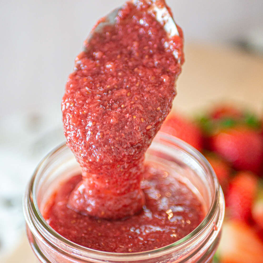QUICK & EASY STRAWBERRY JAM (3 INGREDIENTS NO PECTIN) by