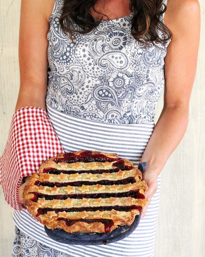 Bake pies. Bake pie. Becky Sue. I don't know how to Bake pies.