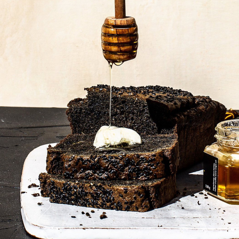 🌱Vegan Black Sesame Cake🌱 💚Toasted Cake Crumb/Coconut 🥥Coconut Vanilla Black  Sesame Frosting, Vanilla and Pandan frosting 🍓Fresh Fruit… | Instagram