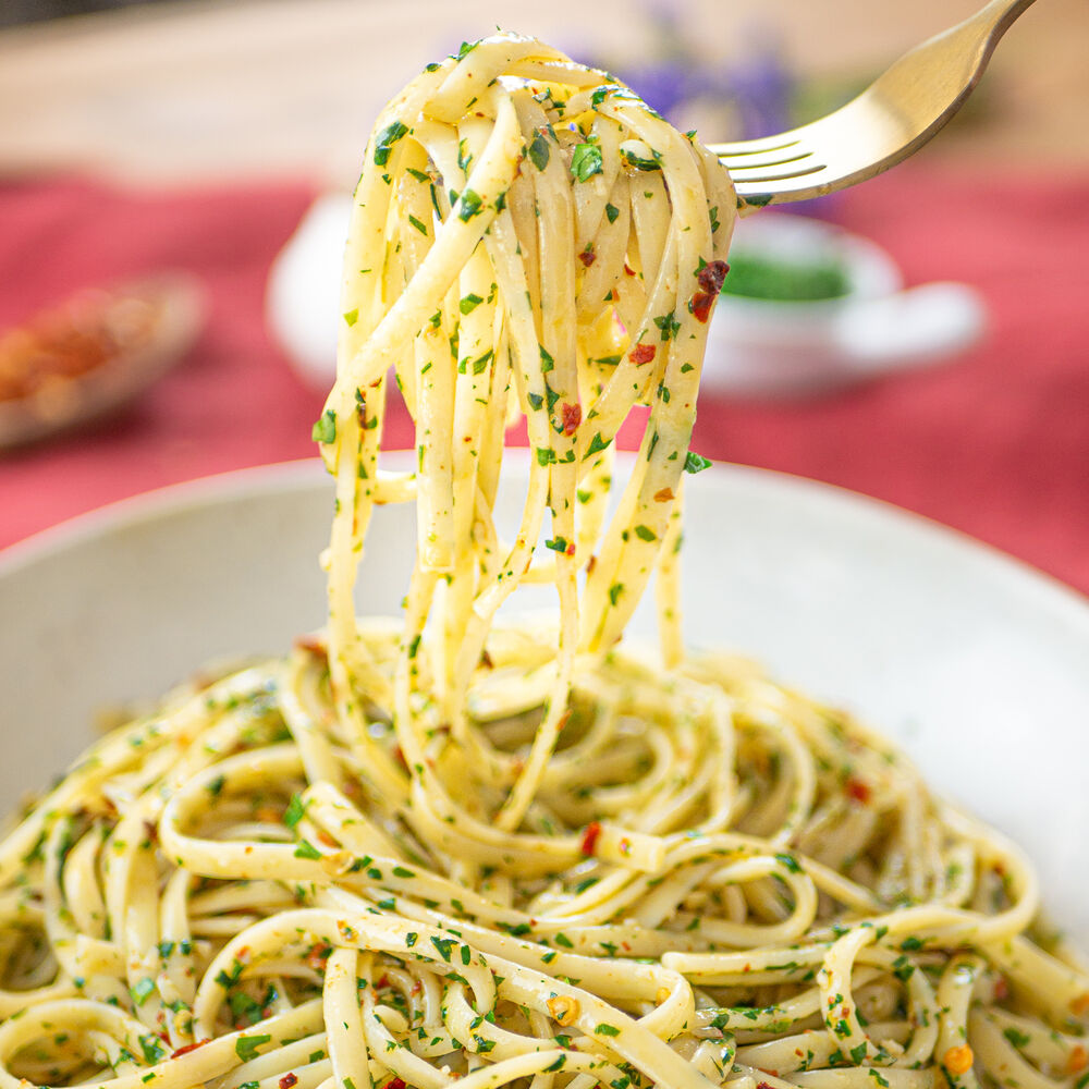 Pasta Aglio Olio Vegan by theplantbasedschool Quick & Easy Recipe The Feedfeed