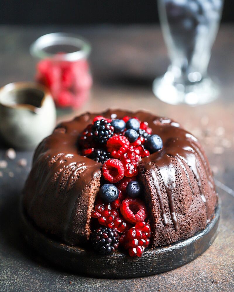Oh sweet cakes...it's an easy vegan chocolate cake recipe