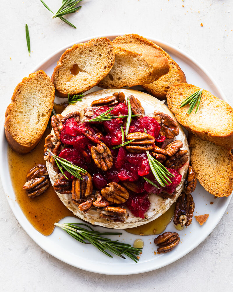 Cranberry Pecan Baked Brie - bell' alimento