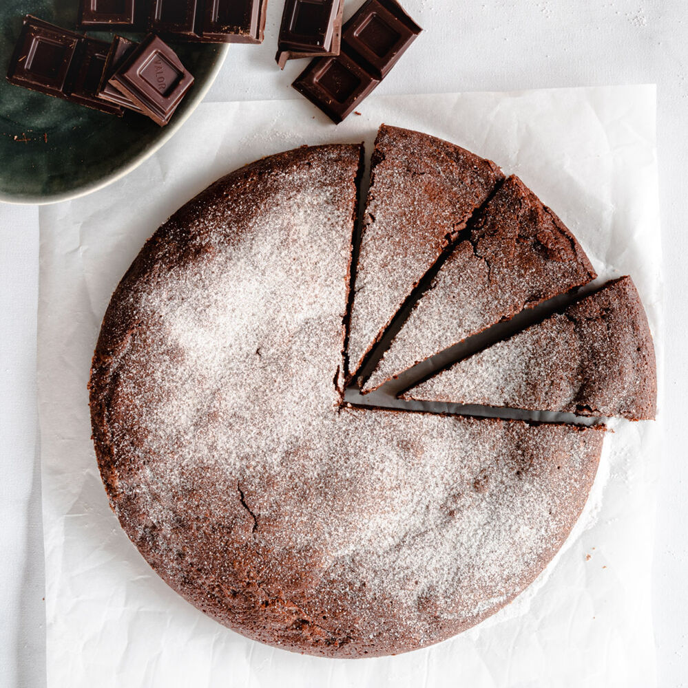 Kladdkaka (Swedish Chocolate Cake) by meriendasdepasion | Quick & Easy ...