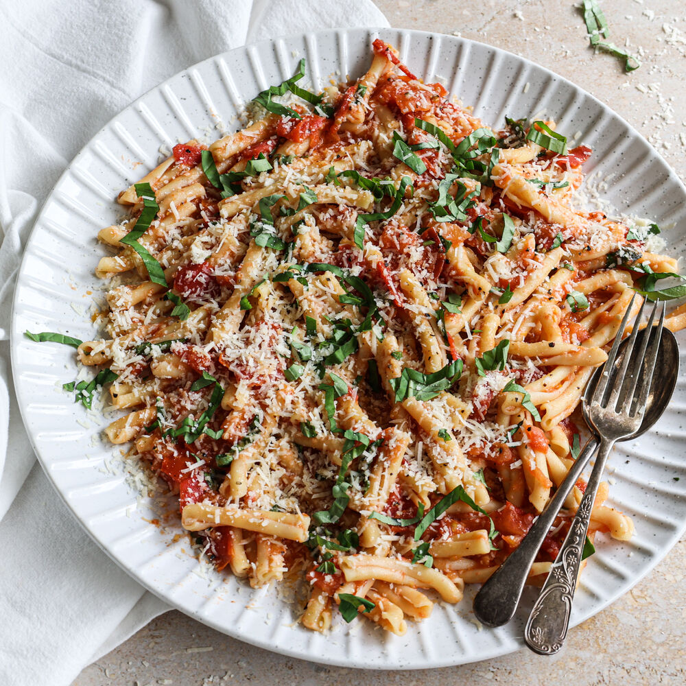 3 Ingredient Tomato Pasta Sauce Recipe | The Feedfeed