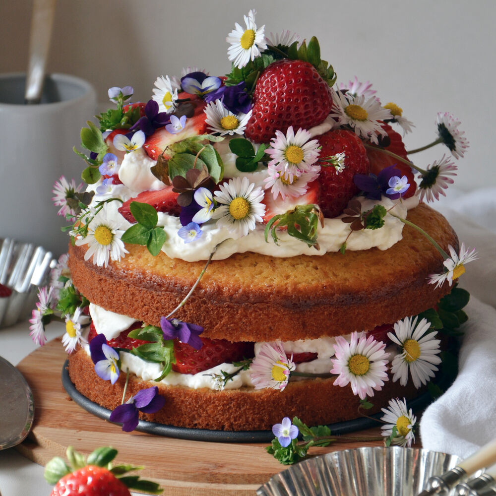 Easy strawberry and whipped cream cake by foodohfood | Quick & Easy ...