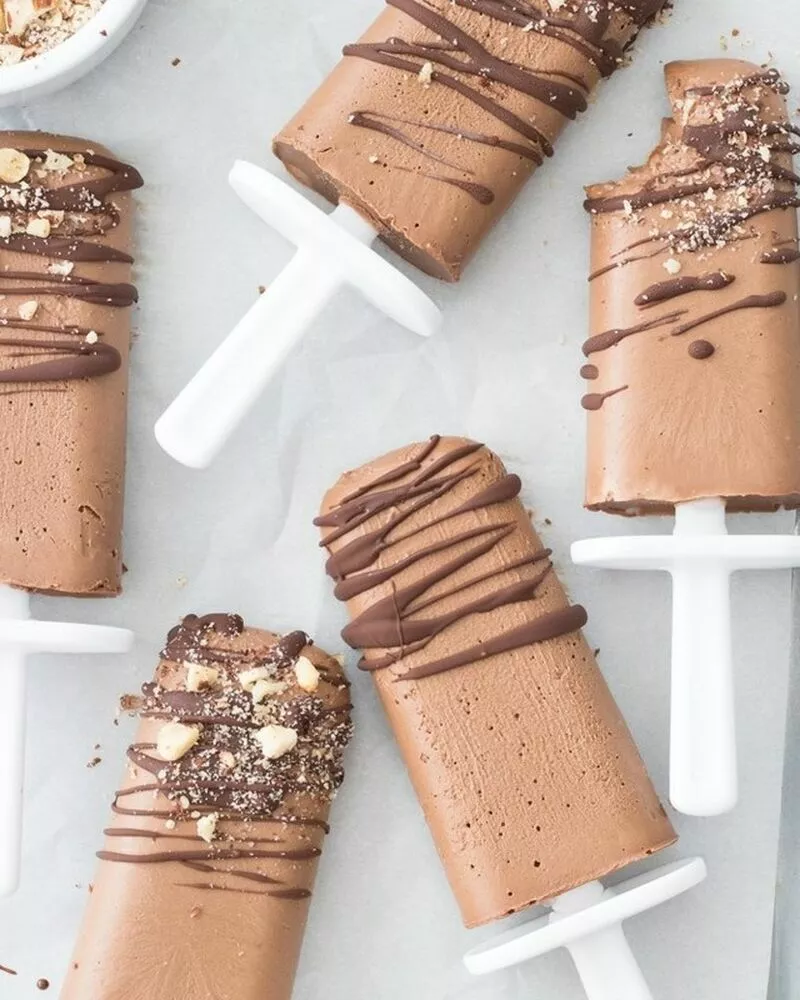 Healthy popsicle recipes round up by eatingworks.com.