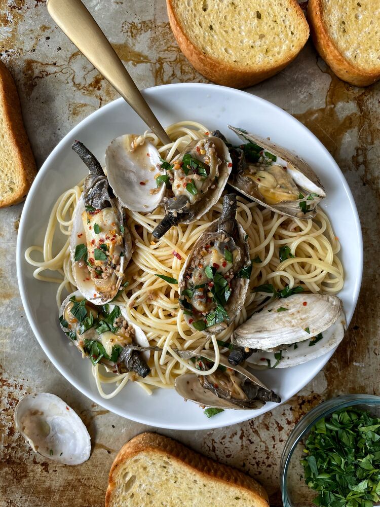 Steamer Clams in Lemony White Wine Cream Sauce — All Types Of Bowls