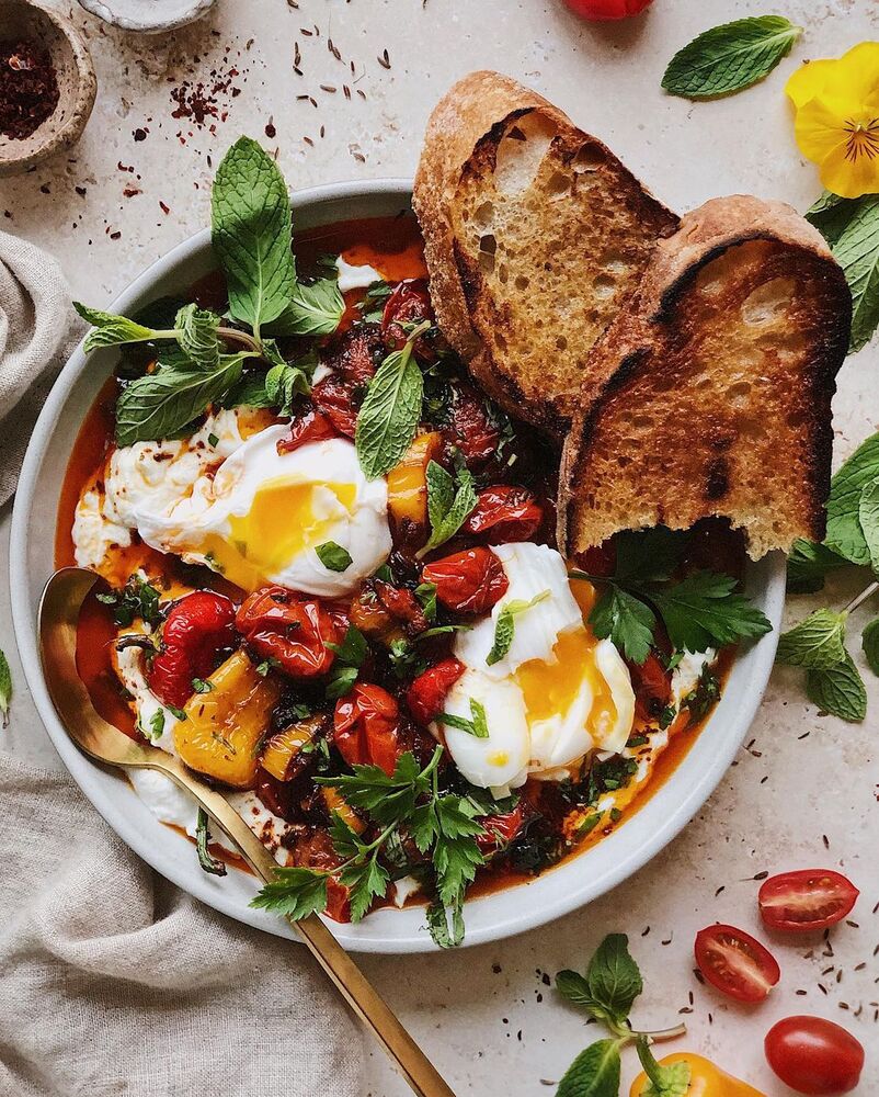 TURKISH EGGS WITH ROASTED GARLIC & SUNDRIED TOMATO SEASONING (ÇILBIR) – A  Spice Affair.