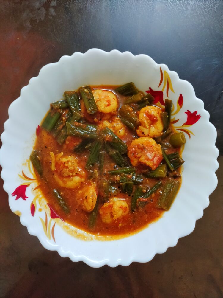Prawn curry with onion stalks by lettuce24 Quick & Easy Recipe The