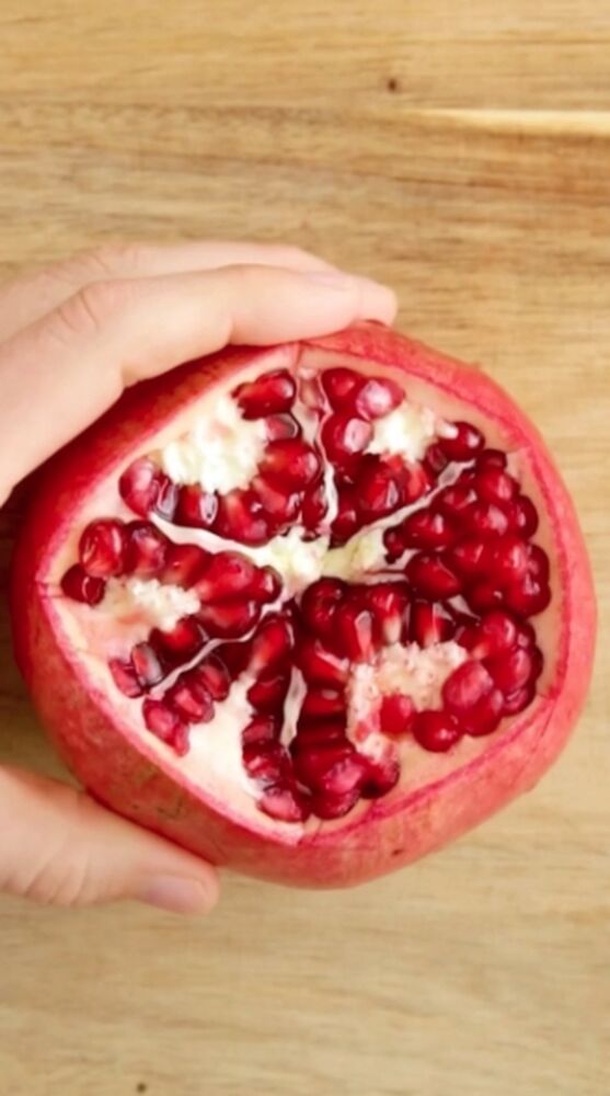 How to de-seed a pomegranate video