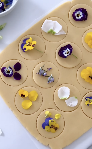 A Floral Summer Spritz: Cheers to edible flowers in and on our