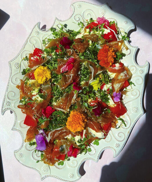 6 Ways to use Edible Flowers - Easy Recipe Ideas
