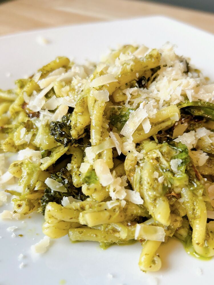 Roasted Brussel Sprout & Broccoli Pasta w/ Kale Pesto Sauce by