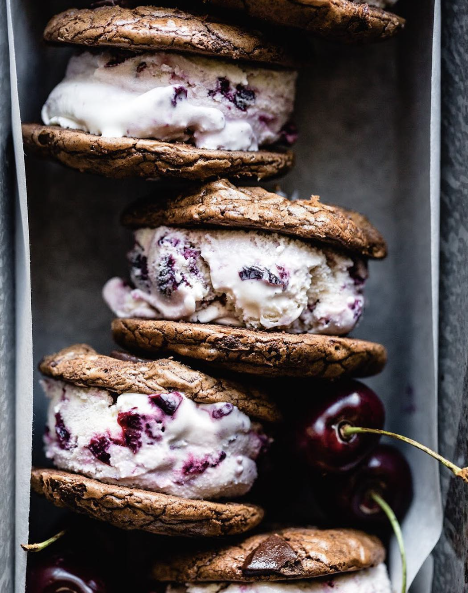 Bourbon Roasted Cherry Ice Cream Sandwiches With Fudgy Brownie Cookies By Thebojongourmet 