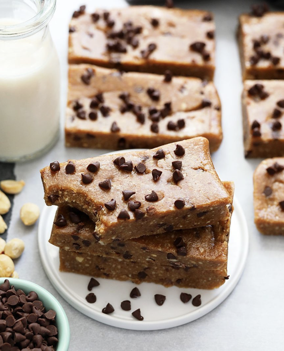 Healthy Peanut Butter Chocolate Chip Date Bars by fitfoodiefinds